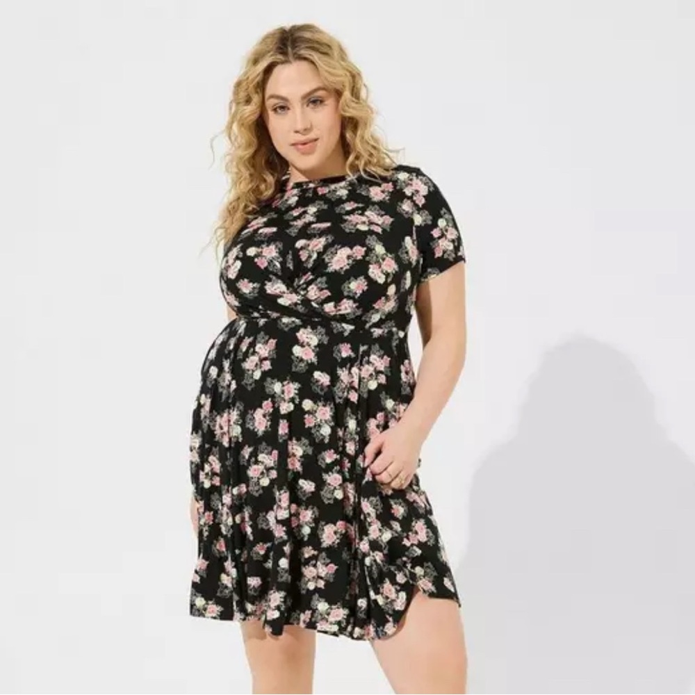 Torrid Skater Mini Dress in Artisan Floral. Size 1 NWT